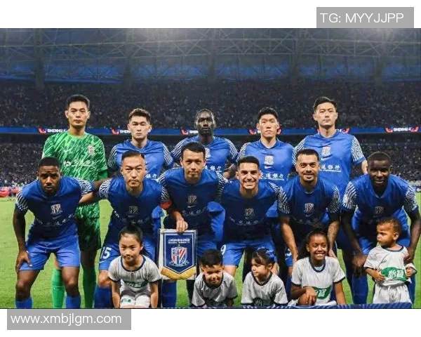 3米足球巨星横空出世震撼绿茵场引发全球球迷热议风暴 3米足球巨星横空出世震撼绿茵场引发全球球迷热议风暴