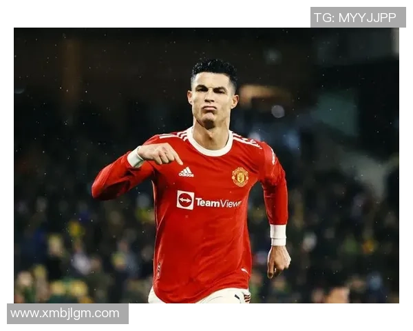 三十年前的足球传奇人物回顾：那些影响足坛的经典球星与辉煌时刻