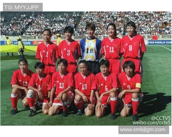 中国回族女足球员奋勇拼搏打破偏见铿锵玫瑰在绿茵场上绽放光彩