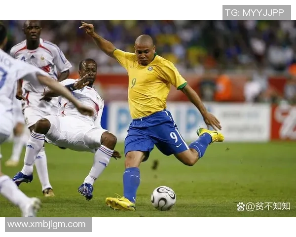 足球历史上的7号传奇球星：从贝利到C罗的辉煌与影响