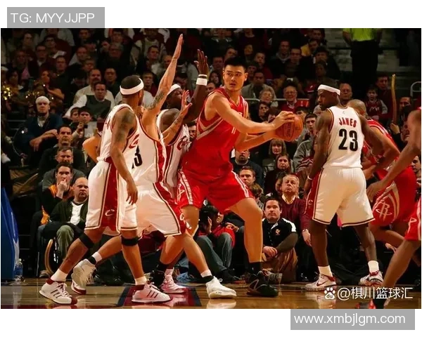 足球巨星与姚明携手共赢 体育跨界合作点亮全球运动新纪元